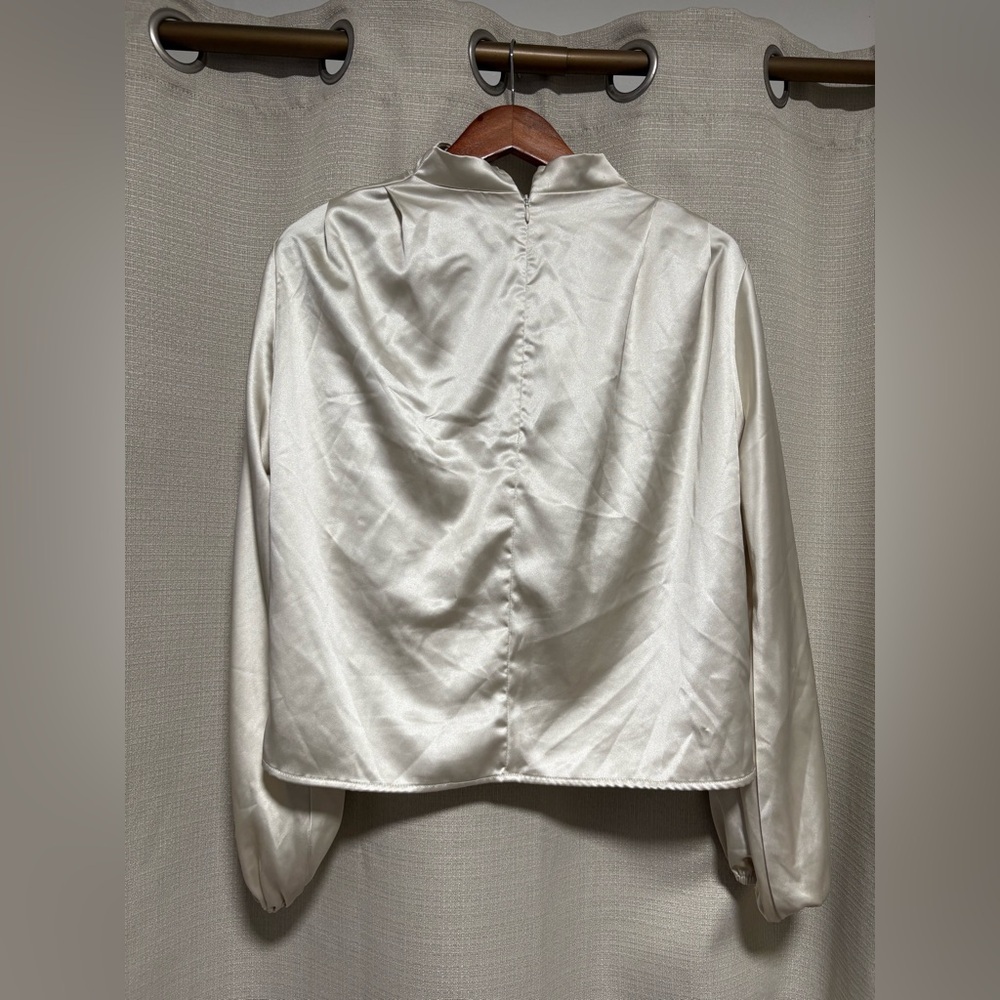 Line + Dot Hunnie‎ Blouse - Picture 3 of 12